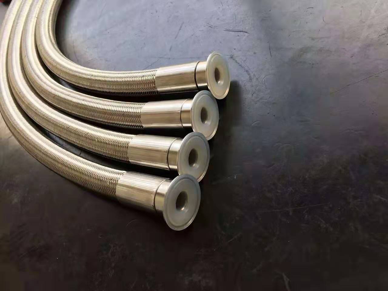 內襯PTFE的波紋金屬軟管優點和缺點